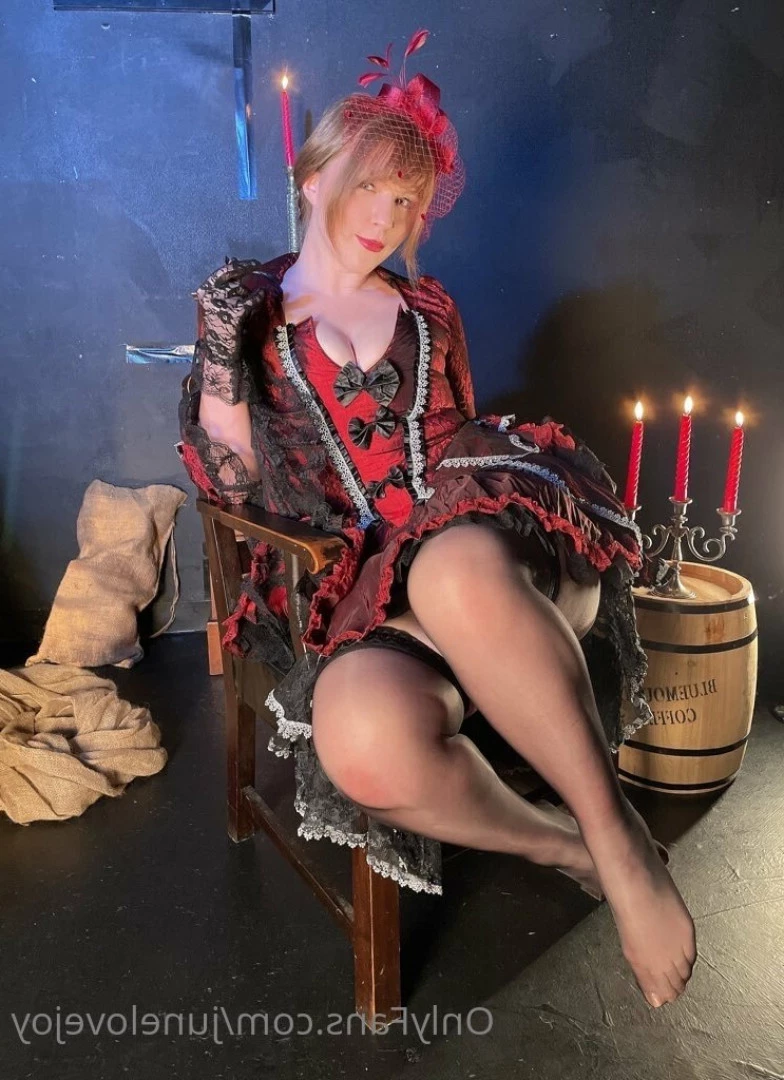 June Lovejoy [ junelovejoy ] Onlyfans leaked photo 9188686 on Hotleaks.tv