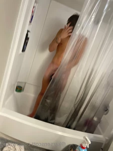 5560886