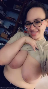 5645438