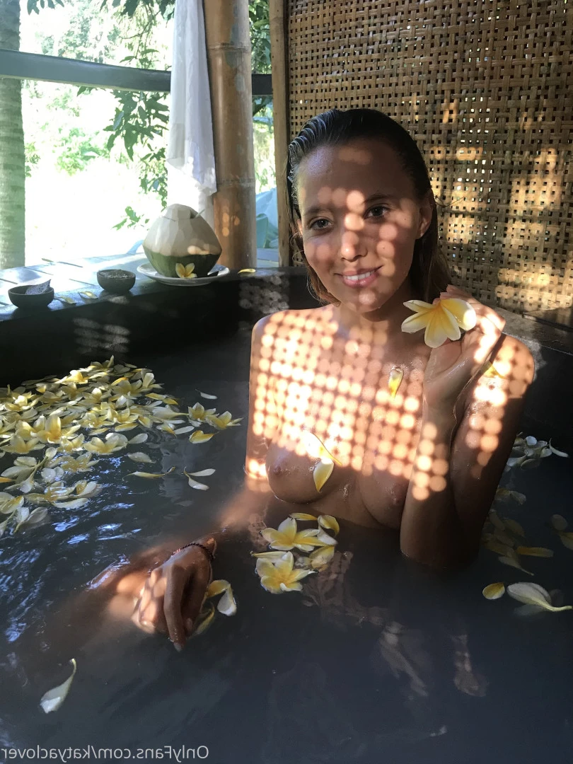 Katya Clover 🍀 natural beauty 💚 [ katyaclover ] Onlyfans leaked photo 9322993 on Hotleaks.tv