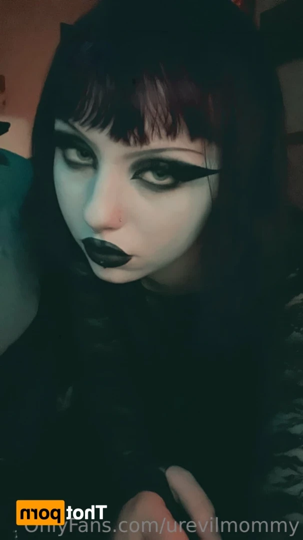 Raven🕷🕸 [ urevilmommy ] Onlyfans leaked photo 14984317 on Hotleaks.tv