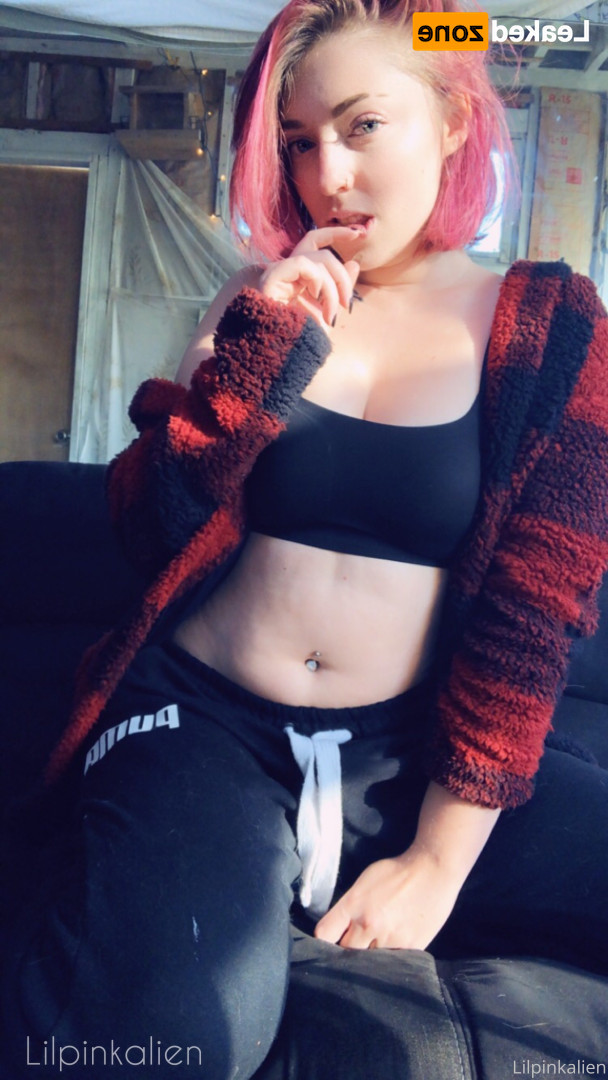 Naomi ✨ [ lilpinkalien ] Onlyfans leaked photo 16726090 on Hotleaks.tv