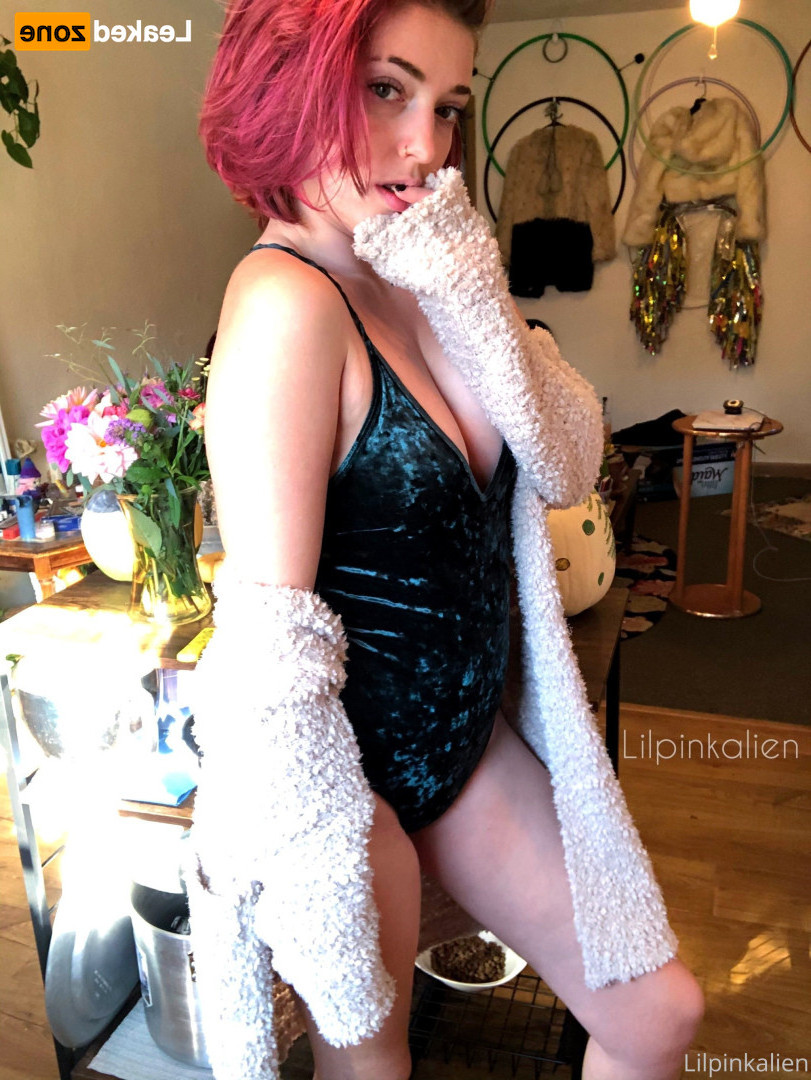 Naomi ✨ [ lilpinkalien ] Onlyfans leaked photo 16726195 on Hotleaks.tv