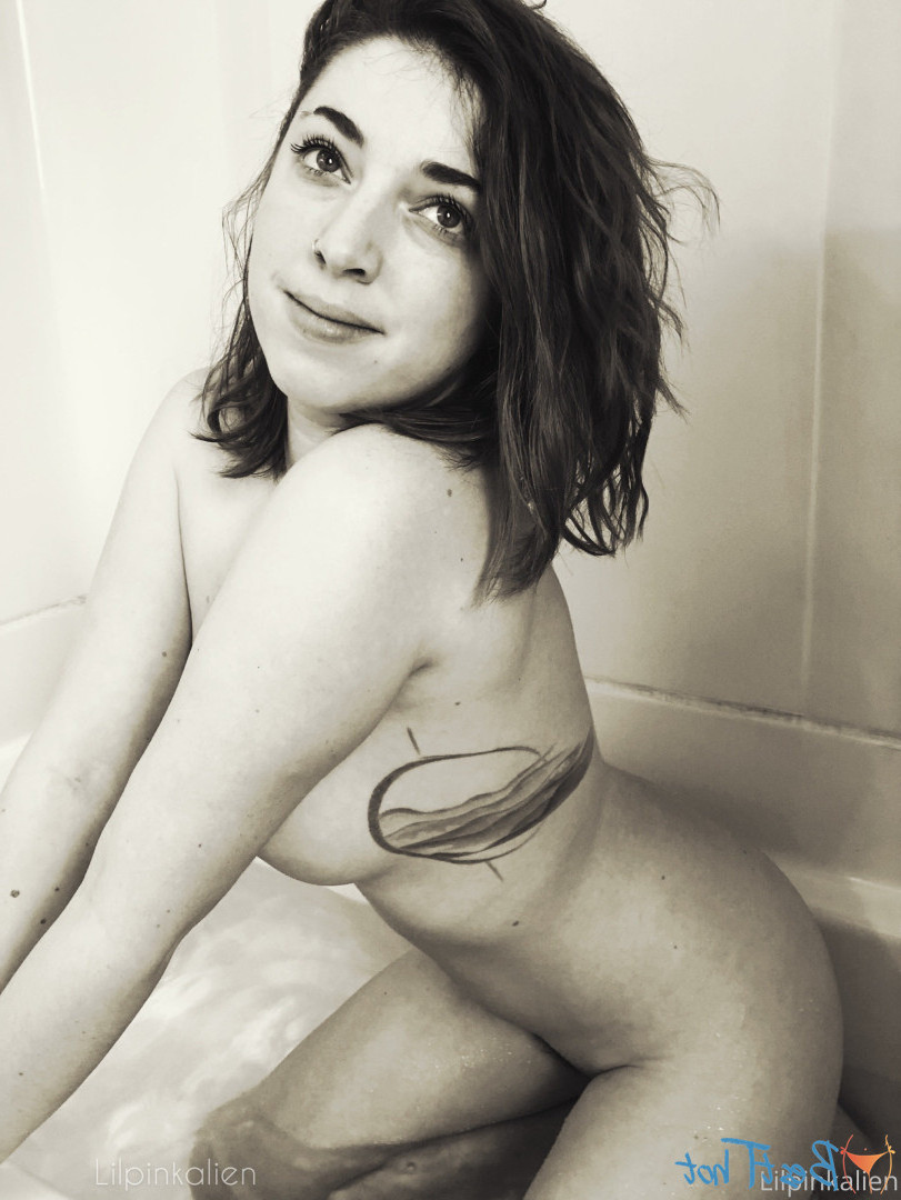 Naomi ✨ [ lilpinkalien ] Onlyfans leaked photo 16726309 on Hotleaks.tv