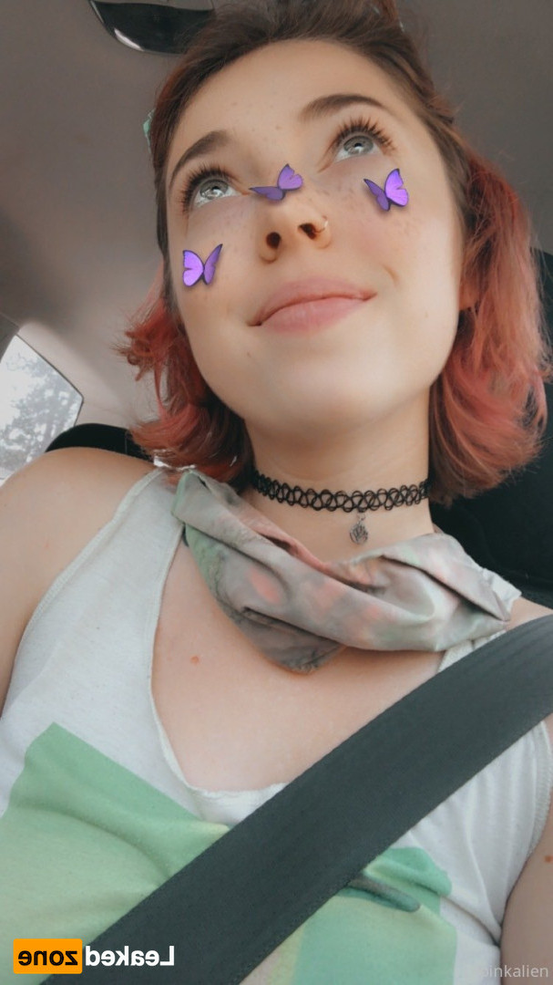 Naomi ✨ [ lilpinkalien ] Onlyfans leaked photo 16727020 on Hotleaks.tv