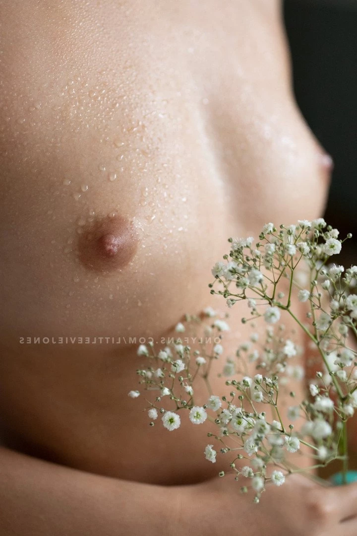 EVIE 🌻 𝗡𝗲𝘄 𝘀𝘂𝗯 = 𝗙𝗿𝗲𝗲 🍆 𝗿𝗮𝘁𝗶𝗻𝗴 [ littleeviejones ] Onlyfans leaked photo 5451134 on Hotleaks.tv