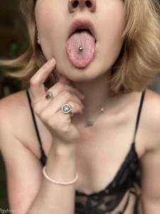 5610732