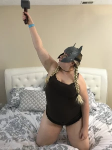 5658359