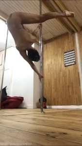 5637174