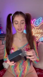 15719042