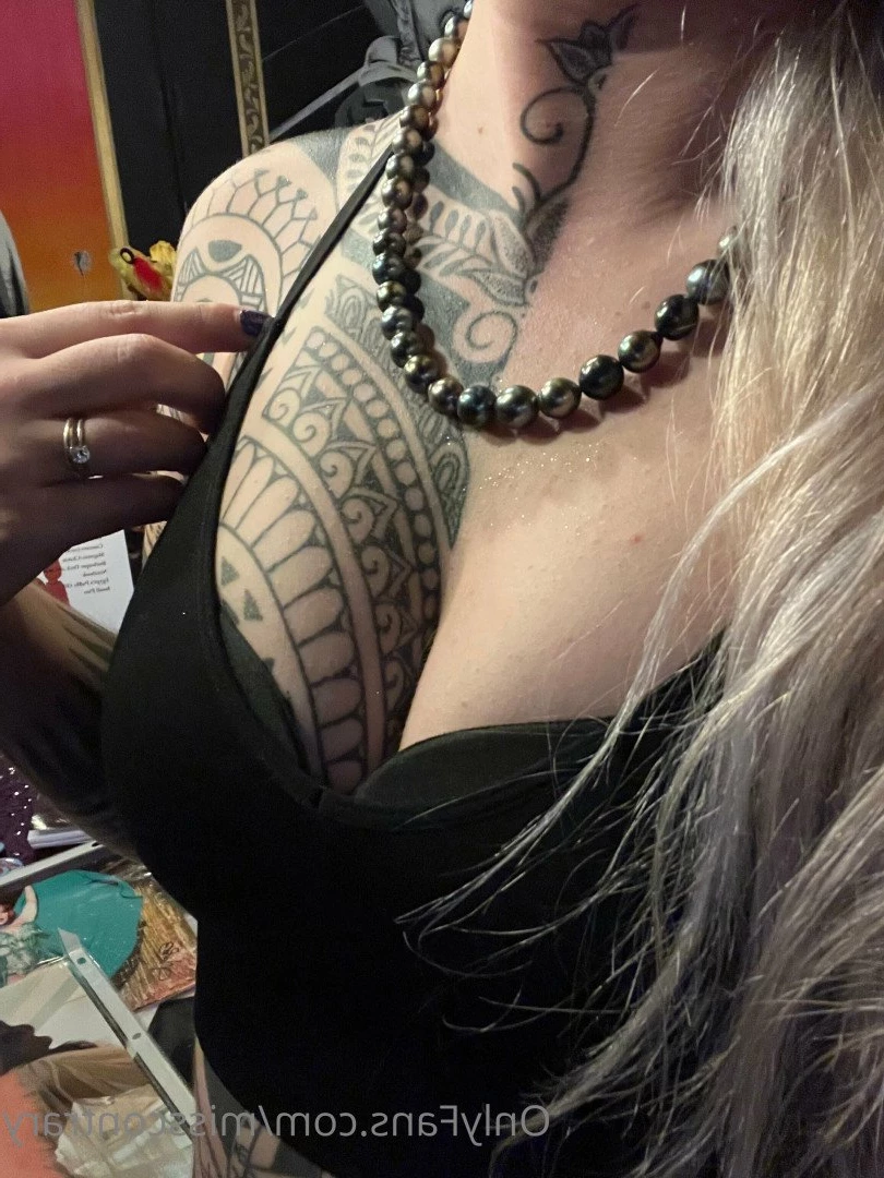 Miss Contrary • they/them [ misscontrary ] Onlyfans leaked photo 5484240 on Hotleaks.tv
