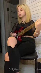 5772824
