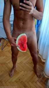 5476325