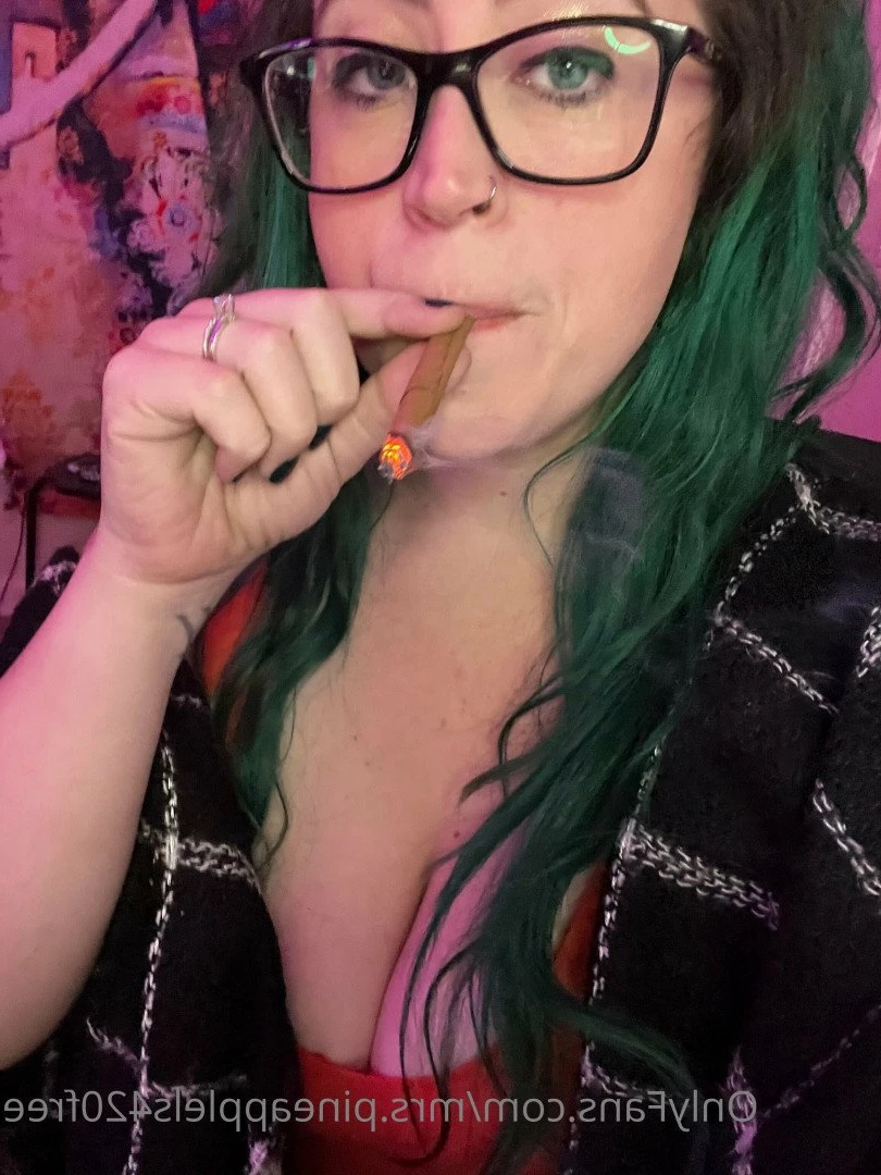 Mrs. Pineapplefree [ mrs.pineapplels420free ] Onlyfans leaked photo 5440273 on Hotleaks.tv