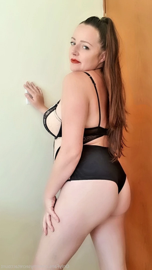 Mom's naughty secret [ mrsnicolessecret ] Onlyfans leaked photo 14585190 on Hotleaks.tv