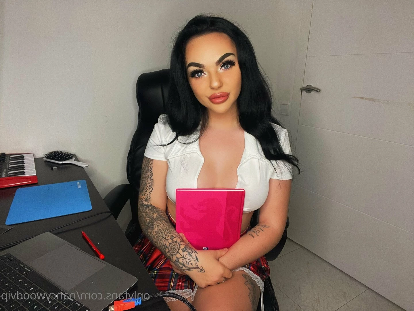 DONT TELL YOUR GIRLFRIEND 🤭 [ nancywood2 ] Onlyfans leaked photo 5374729 on Hotleaks.tv