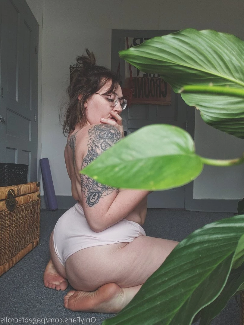 pageofscrolls Onlyfans leaked photo 5492483 on Hotleaks.tv