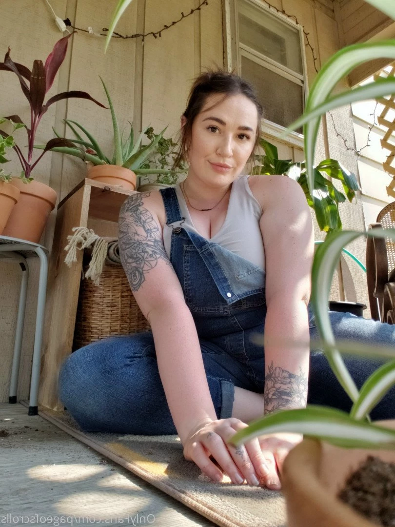 pageofscrolls Onlyfans leaked photo 5493351 on Hotleaks.tv
