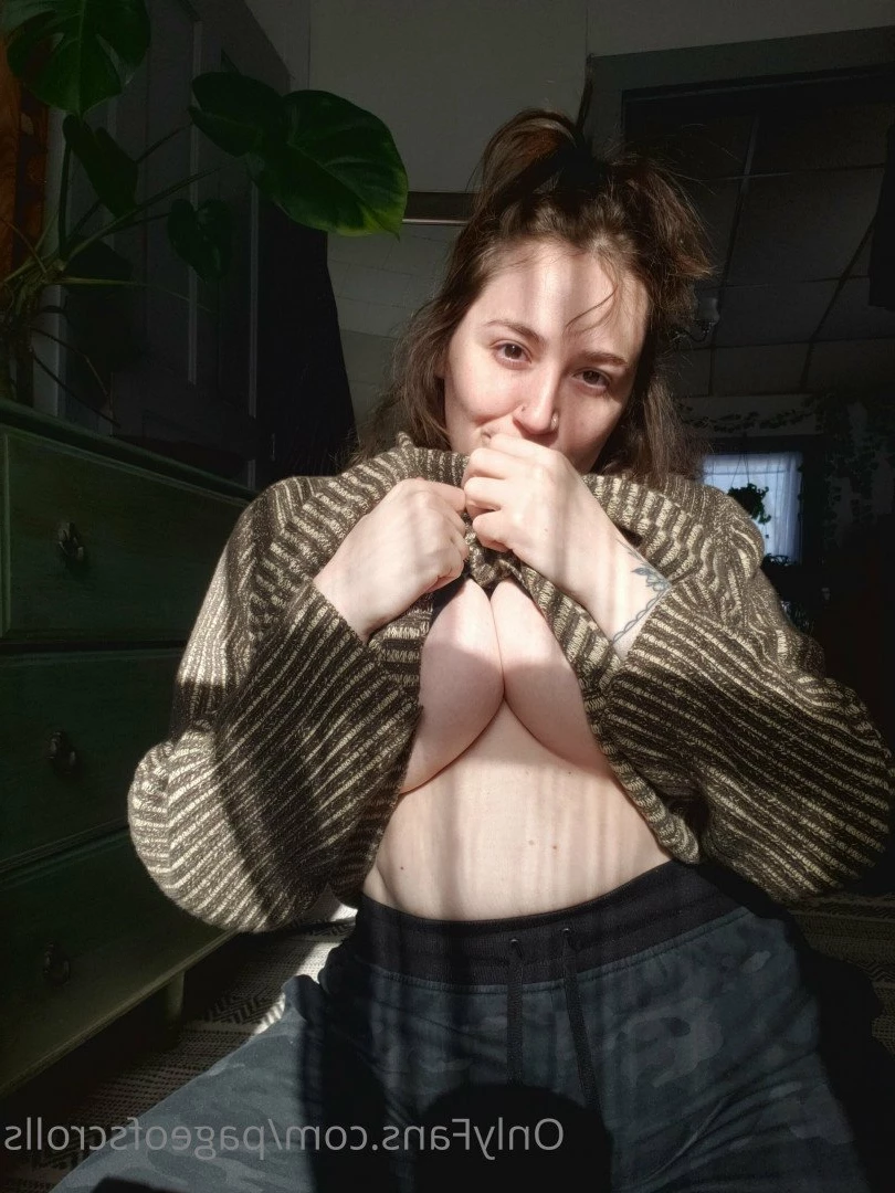 pageofscrolls Onlyfans leaked photo 5493441 on Hotleaks.tv