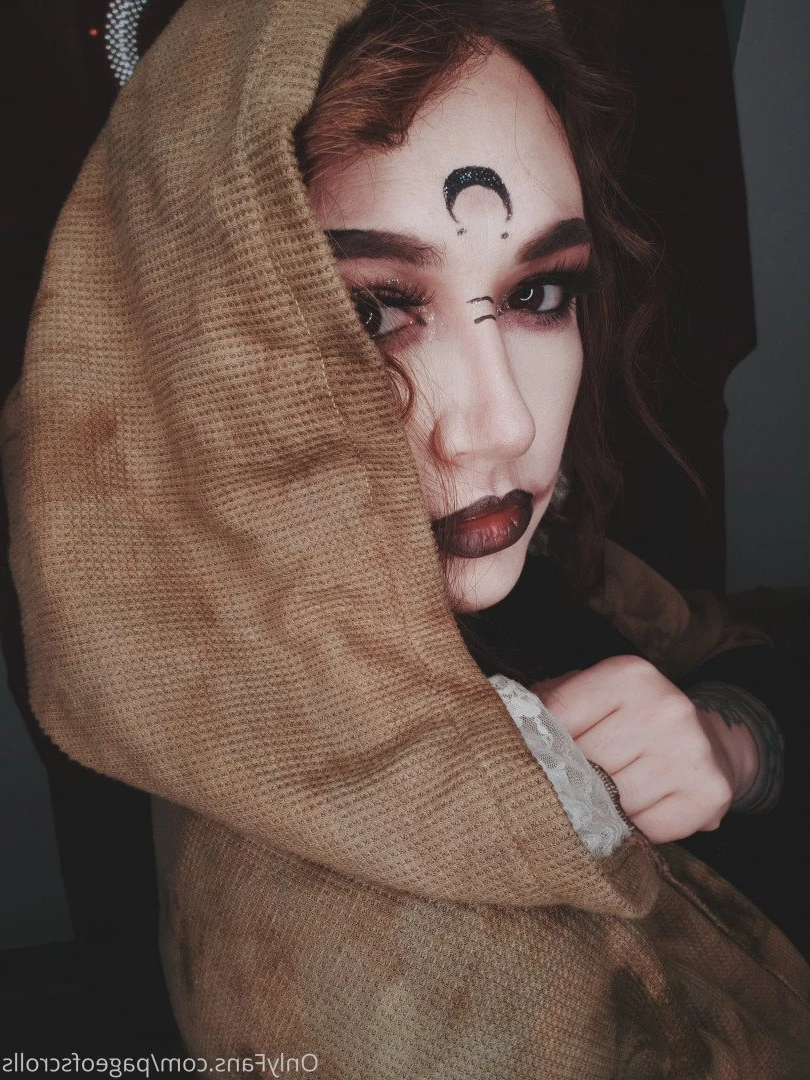 pageofscrolls Onlyfans leaked photo 5500778 on Hotleaks.tv
