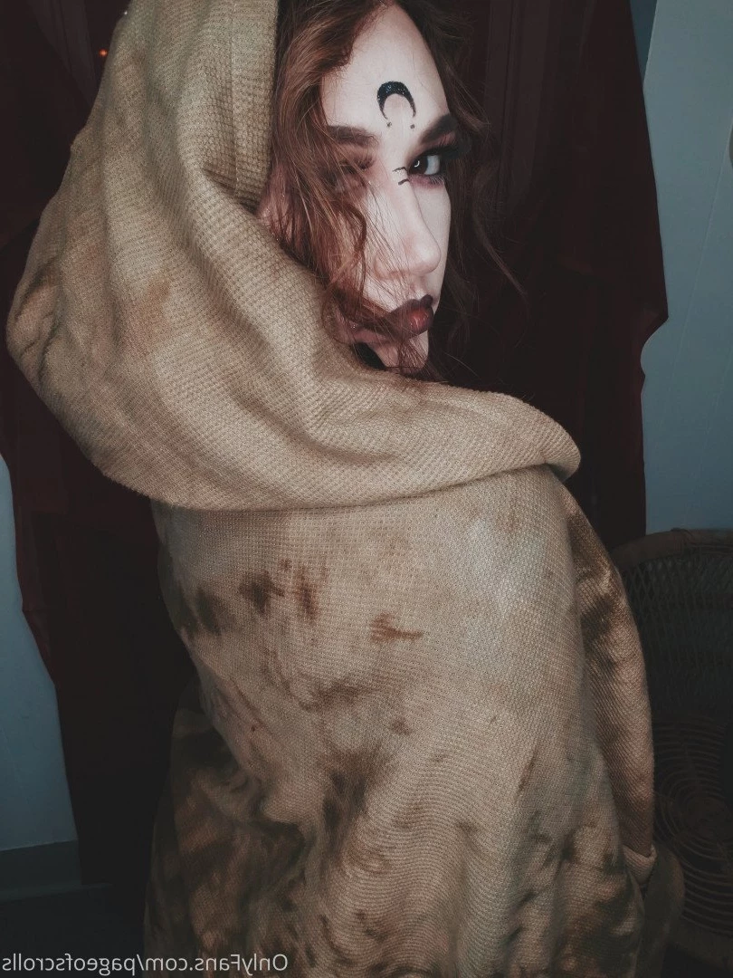 pageofscrolls Onlyfans leaked photo 5502643 on Hotleaks.tv
