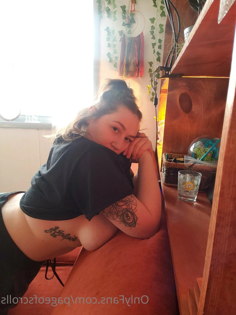 pageofscrolls Onlyfans leaked photo 5518253 on Hotleaks.tv