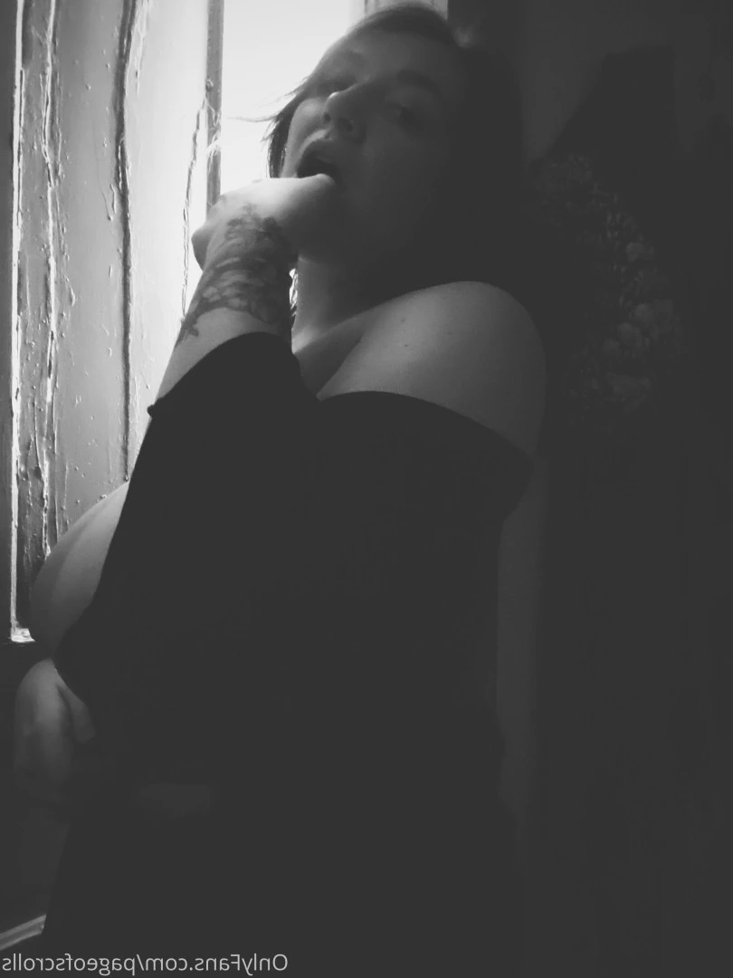 pageofscrolls Onlyfans leaked photo 5518548 on Hotleaks.tv