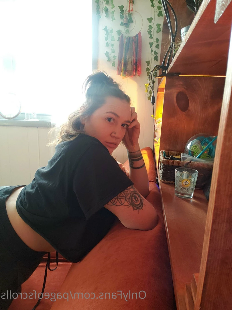 pageofscrolls Onlyfans leaked photo 5519269 on Hotleaks.tv