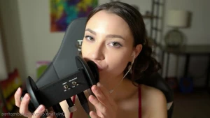 10703884
