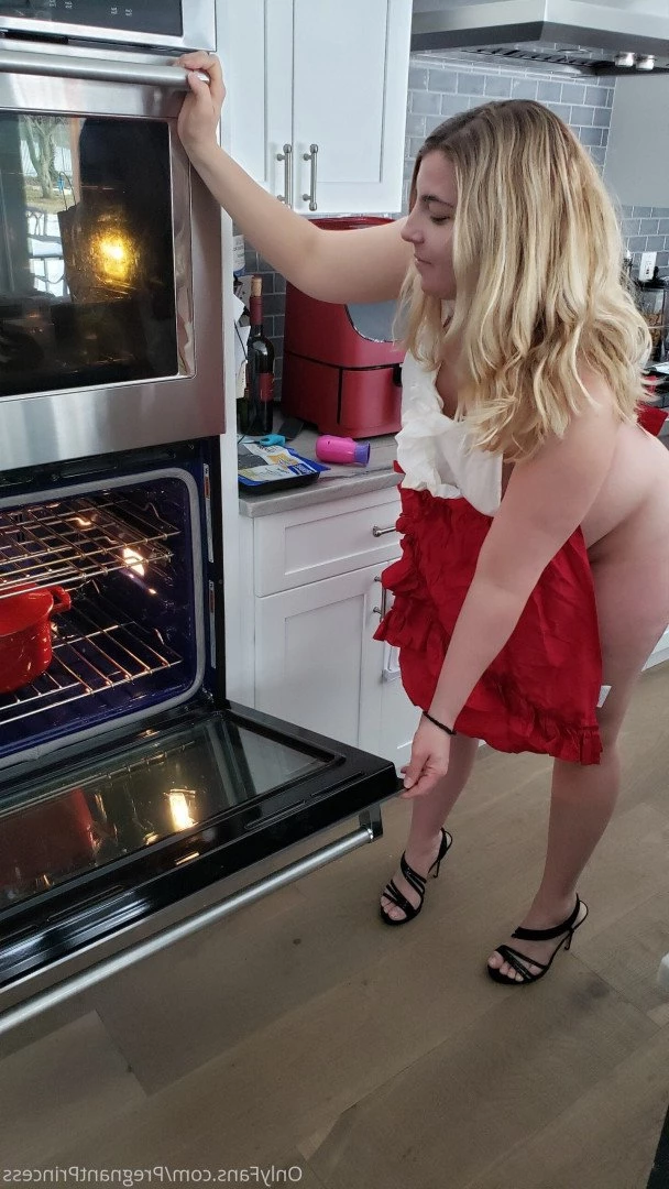 Pregnant Baking [ pregnantbaking ] Onlyfans leaked photo 5035375 on Hotleaks.tv