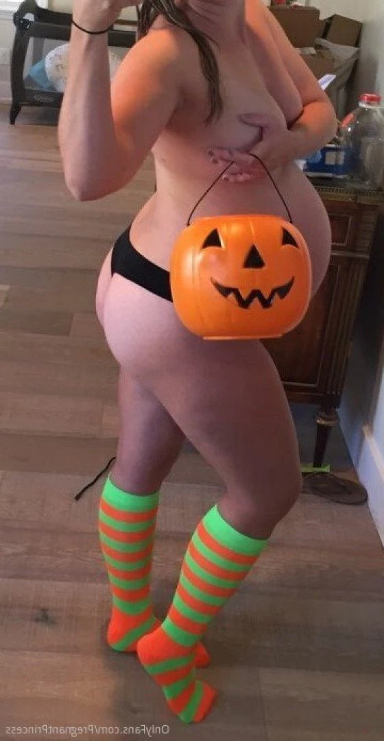 Pregnant Baking [ pregnantbaking ] Onlyfans leaked photo 5035602 on Hotleaks.tv