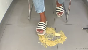 10562585