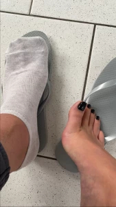 10704617