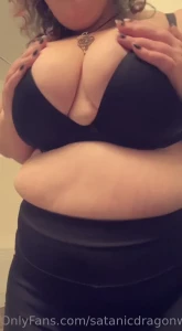 10561308