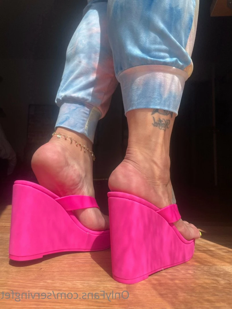 SERVINGBAREFEET [ servingfet ] Onlyfans leaked photo 5039303 on Hotleaks.tv