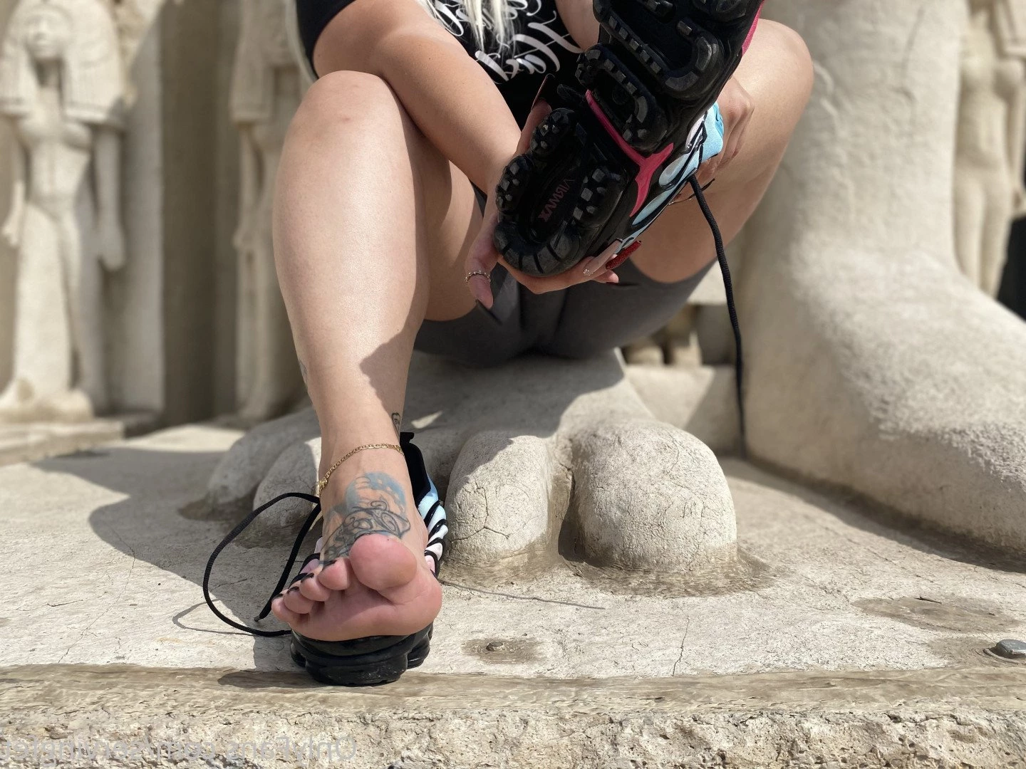 SERVINGBAREFEET [ servingfet ] Onlyfans leaked photo 5039498 on Hotleaks.tv