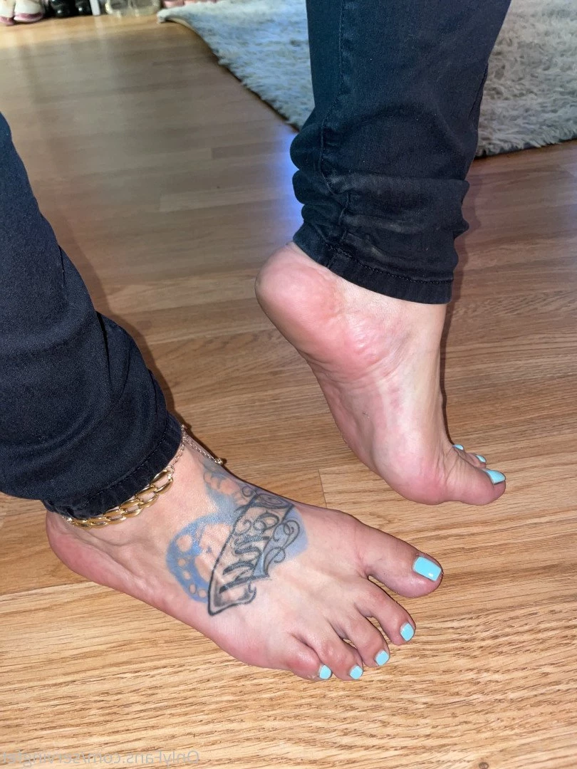 SERVINGBAREFEET [ servingfet ] Onlyfans leaked photo 5039537 on Hotleaks.tv