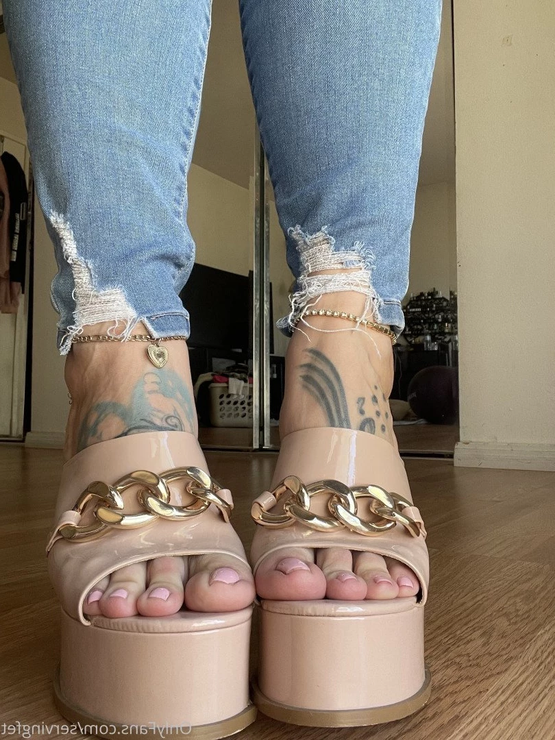 SERVINGBAREFEET [ servingfet ] Onlyfans leaked photo 5039840 on Hotleaks.tv