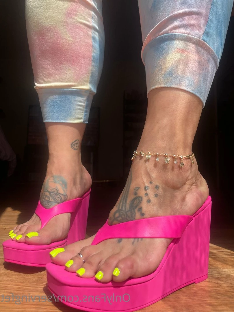 SERVINGBAREFEET [ servingfet ] Onlyfans leaked photo 5039924 on Hotleaks.tv