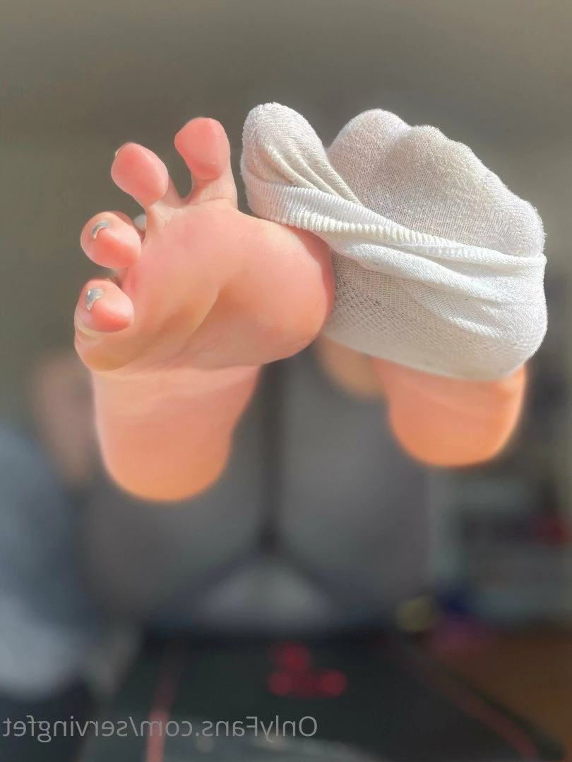 SERVINGBAREFEET [ servingfet ] Onlyfans leaked photo 5040392 on Hotleaks.tv