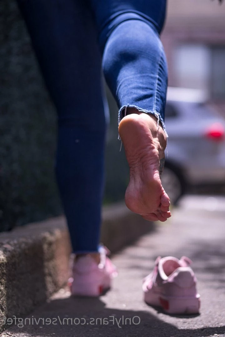 SERVINGBAREFEET [ servingfet ] Onlyfans leaked photo 5040679 on Hotleaks.tv