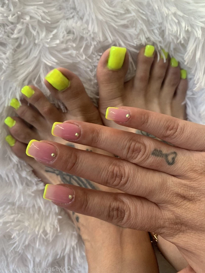 SERVINGBAREFEET [ servingfet ] Onlyfans leaked photo 5041638 on Hotleaks.tv