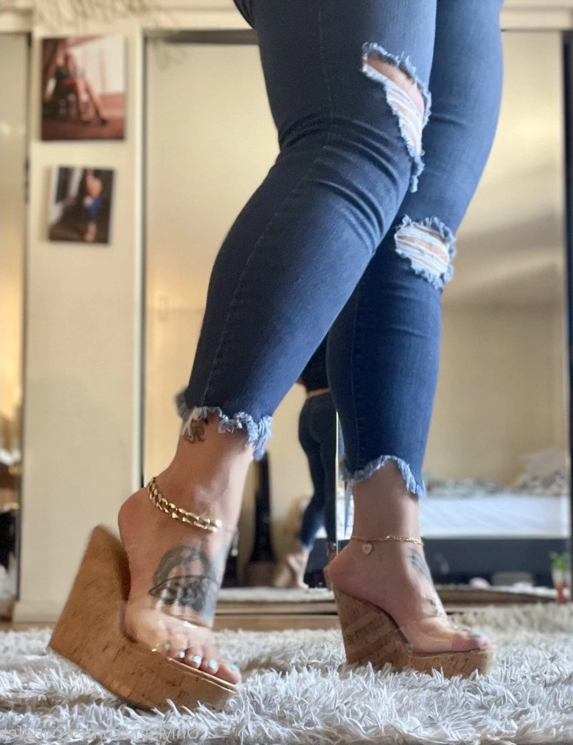 SERVINGBAREFEET [ servingfet ] Onlyfans leaked photo 5041857 on Hotleaks.tv