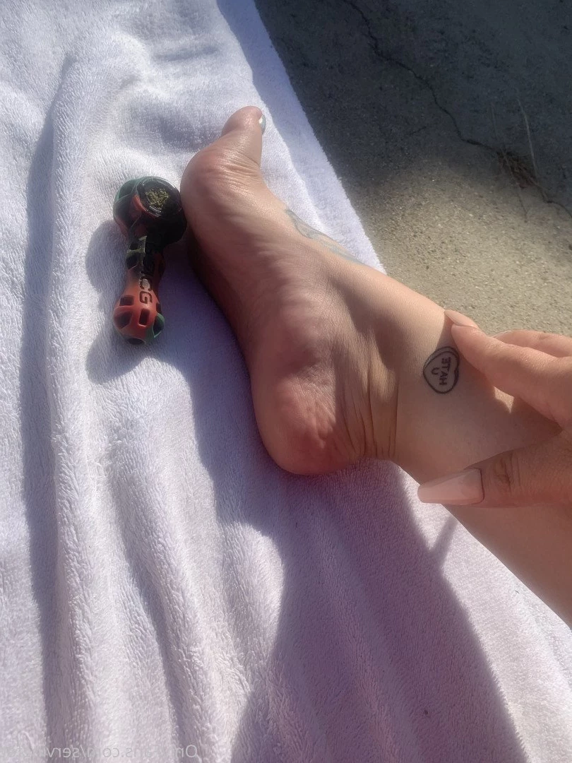 SERVINGBAREFEET [ servingfet ] Onlyfans leaked photo 5042285 on Hotleaks.tv