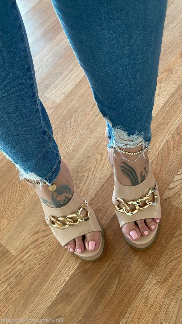 SERVINGBAREFEET [ servingfet ] Onlyfans leaked photo 5042546 on Hotleaks.tv