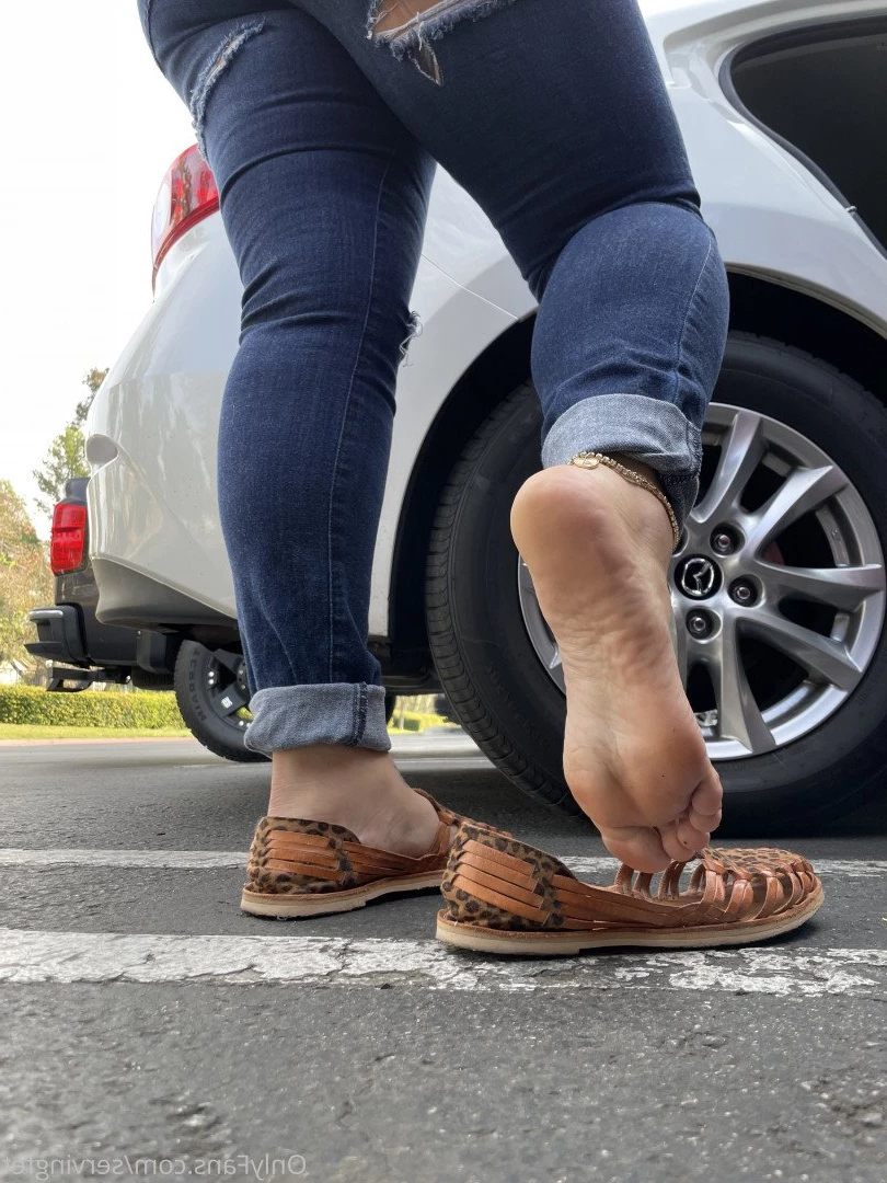 SERVINGBAREFEET [ servingfet ] Onlyfans leaked photo 5042680 on Hotleaks.tv