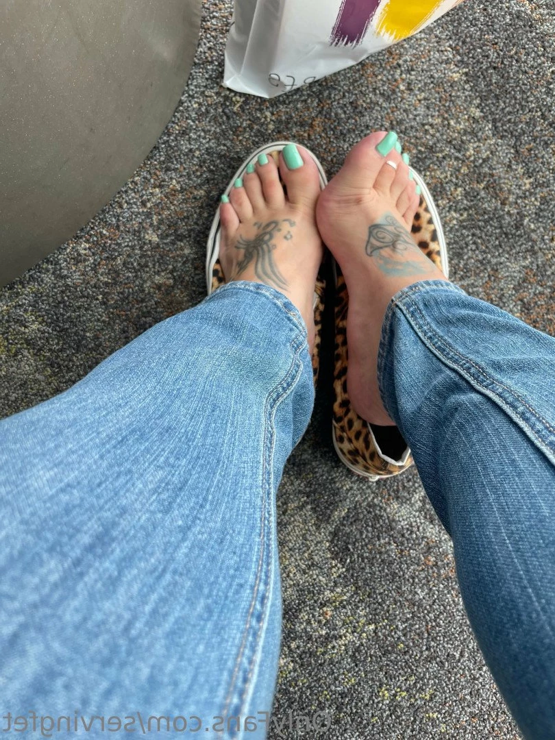 SERVINGBAREFEET [ servingfet ] Onlyfans leaked photo 5042746 on Hotleaks.tv