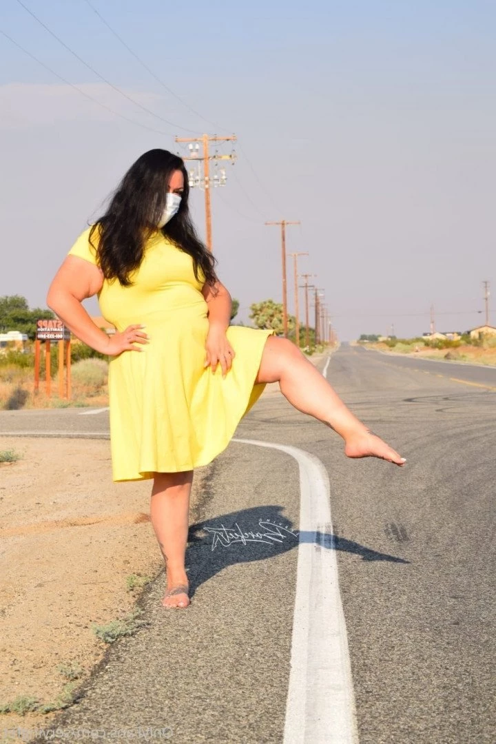 SERVINGBAREFEET [ servingfet ] Onlyfans leaked photo 5044142 on Hotleaks.tv