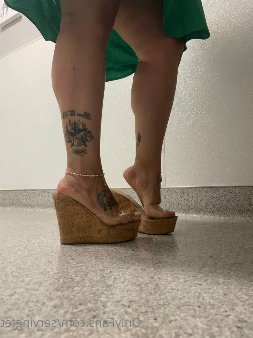 SERVINGBAREFEET [ servingfet ] Onlyfans leaked photo 5044930 on Hotleaks.tv