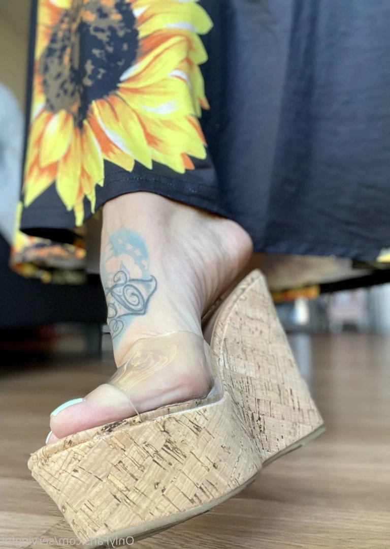 SERVINGBAREFEET [ servingfet ] Onlyfans leaked photo 5045242 on Hotleaks.tv